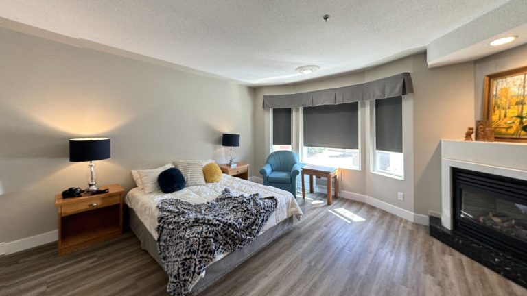 1-Queen-Bed-Studio-Whitecourt-1-Photo-1