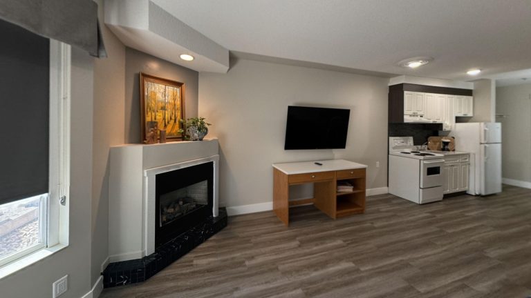 1-Queen-Bed-Studio-Whitecourt-1-Photo-3