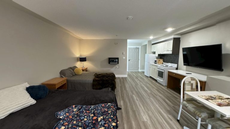 2-Queen-Beds-Studio-Whitecourt-1-05022025_124352