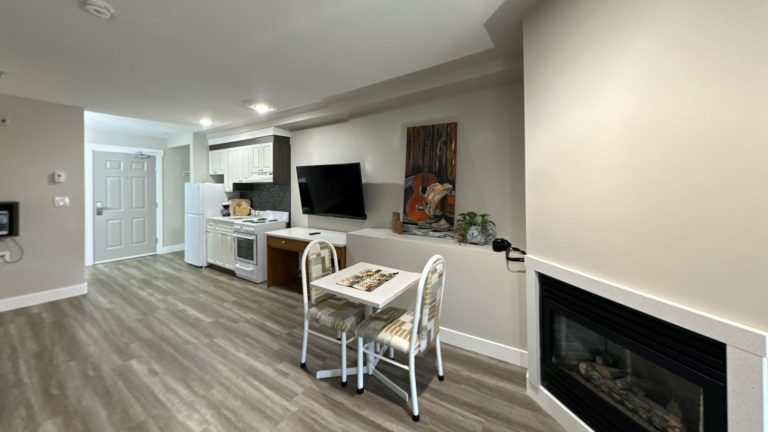 2-Queen-Beds-Studio-Whitecourt-1-Living-Room